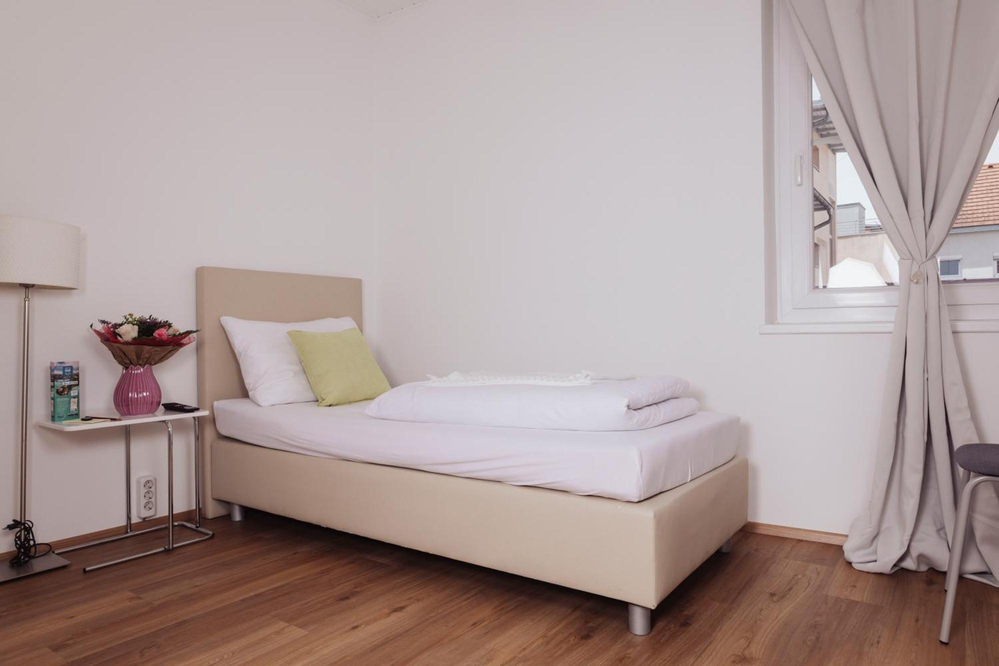 Cityhotel Am Domplatz Self-Checkin Klagenfurt am Woerthersee ภายนอก รูปภาพ