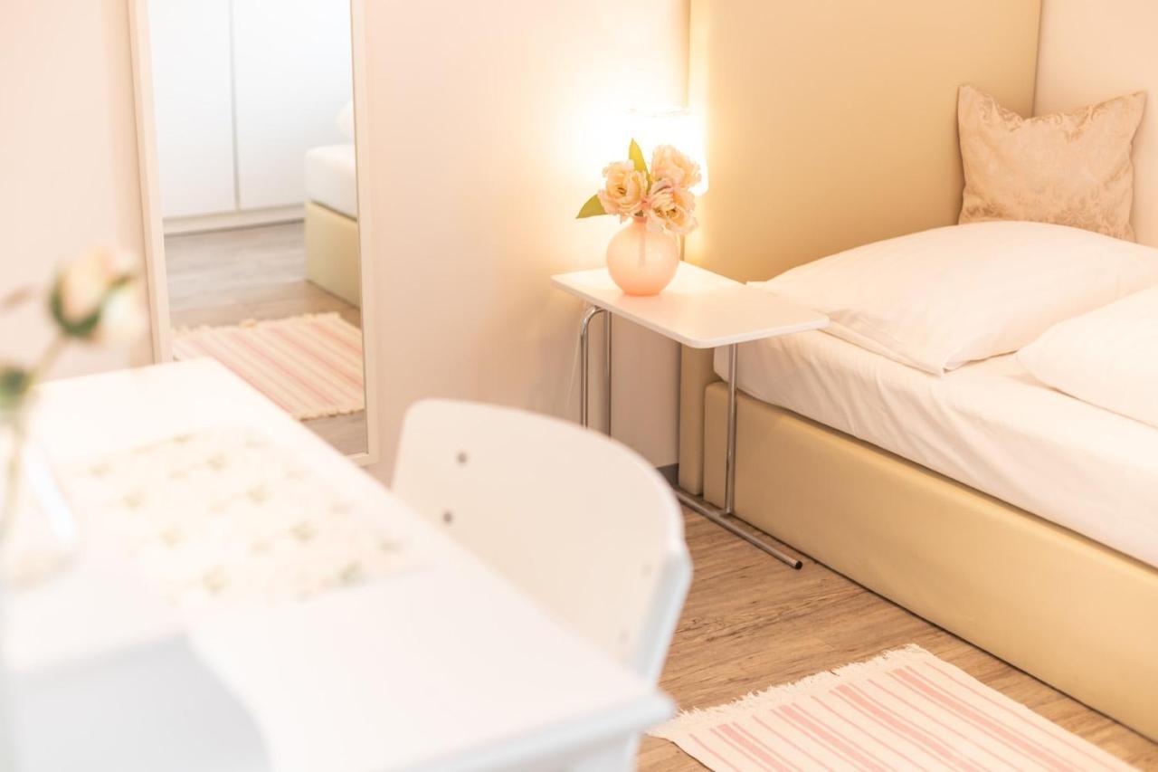 Cityhotel Am Domplatz Self-Checkin Klagenfurt am Woerthersee ภายนอก รูปภาพ